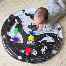 Load image into Gallery viewer, baby water mat, high contrast toy, black and white toy, black and white water mat, high contrast water mat, black and white baby toys, Young Wonderer, tummy time toy, black and white tummy time toy, young wonderer, young wonderer baby boutique, baby boutique australia, baby gifts australia, baby gift ideas, baby gift, tummy time play, tummy time toys, black and white baby toys australia
