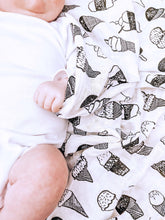 Load image into Gallery viewer, black and white muslin, black and white baby muslin wrap, baby muslin wrap, baby muslin australia, baby wrap australia, feather muslin, zebra muslin, panda muslin, snowflake muslin, winter muslin wrap, winter baby wrap, high contrast wrap, high contrast baby, high contrast muslin, Young wonderer, young wonderer baby boutique
